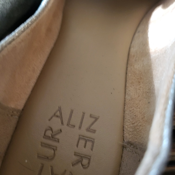 Naturalizer gold shoes size 10 - Picture 5 of 6